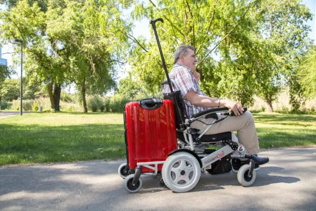 Der FreedomChair von help-24.at passt in jeden Kofferraum und ist in nur einer Sekunde fahrbereit. Auf diese Innovation haben viele Behinderte und auch Senioren gewartet. Der erste "faltbare" Elektro- Rollstuhl ermöglicht mehr Mobilität und Bewegungsfreiheit für gehandicapte Personen.